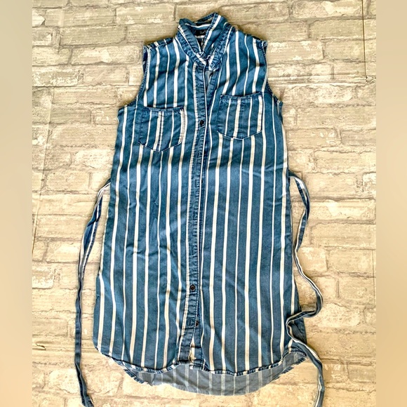 Striped Jean Collared Button Down Sleeveless Dress - Picture 6 of 8